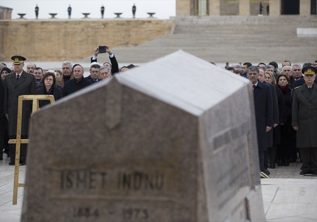 Cumhurbaşkanı İsmet İnönü, ölümünün 43. yılında Anıtkabir'deki mezarı başında törenle anıldı. ,ycHGPVNChk-WBtH9wGDz6A