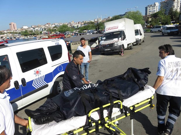 İstanbul Kartal'da, tekneye binmek isterken denize düşen 16 yaşındaki Muhammed Karakaya boğularak can verdi. ,17mEzfnlWESFRAnCwHQVVQ