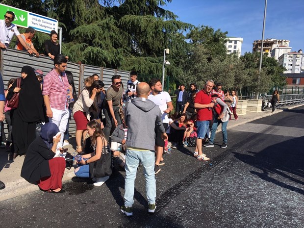 Söğütlüçeşme metrobüs durağında, iki metrobüsün kafa kafaya çarpışması sonucu bazı yolcular yaralandı. ,i5aVTjc9pEGuKXPx73Hdrg