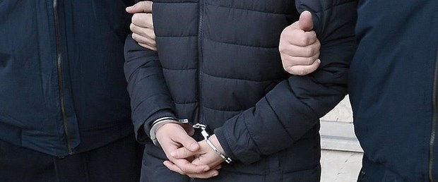 İzmir'deki saldırıda 18 gözaltı İzmir'deki saldırıda 18 gözaltı