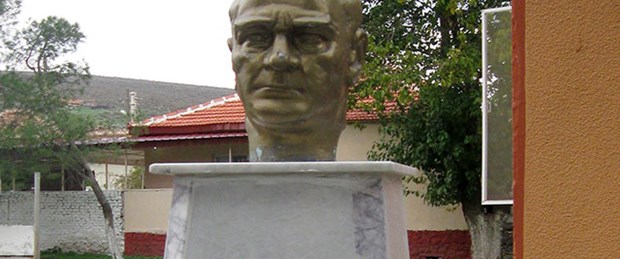 Kadıköy'de Atatürk büstü çalındı