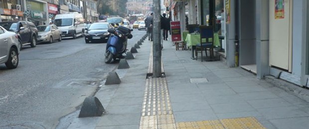 Kadıköy'de engellileri 'engelleyen' yol
