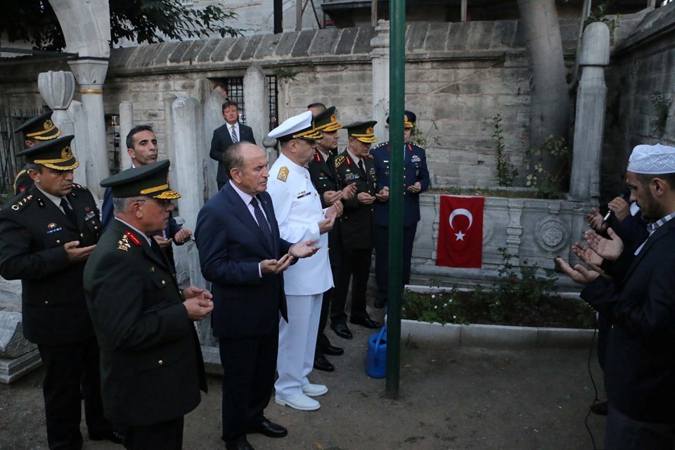 Genelkurmay Başkanı Orgeneral Hulusi Akar ve beraberindeki kuvvet komutanları İstanbul Valisi Vasip Şahin’i ziyaret etti. Orgeneral-akar-ve-kuvvet-komutanlari-ilhan-varankin-mezarini-ziyaret-etti-8786-dh,6ZoBgcPBrUGFjgo4rCxOlg