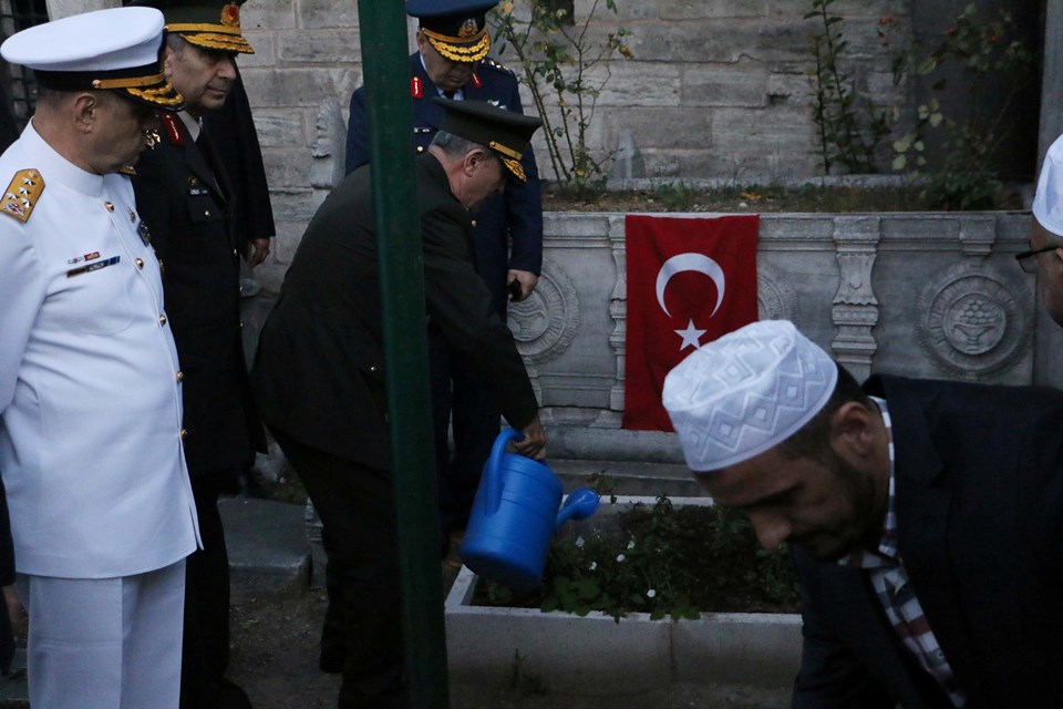 Genelkurmay Başkanı Orgeneral Hulusi Akar ve beraberindeki kuvvet komutanları İstanbul Valisi Vasip Şahin’i ziyaret etti. Orgeneral-akar-ve-kuvvet-komutanlari-ilhan-varankin-mezarini-ziyaret-etti-8786-dh,qX0WFgy3mkaOW8mZFRD98Q