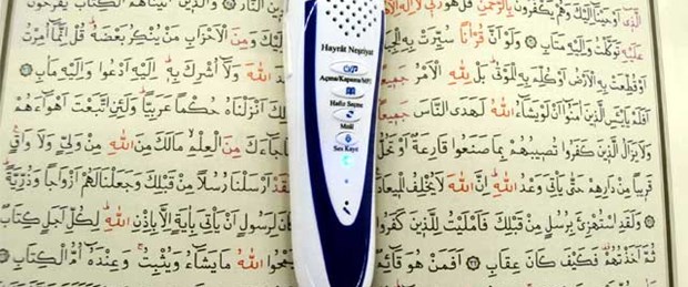 Kur'an okuyan 'hafız kalem'