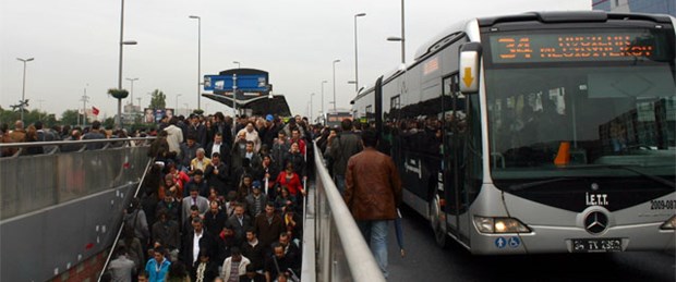 Mecidiyeköy metrobüs durağına düzenleme