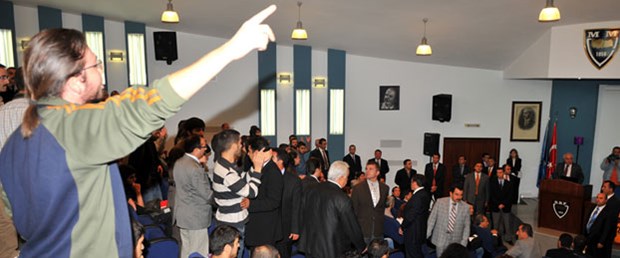 Öğrenciler Bakan Çiçek’i konuşturmadı