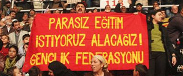 Pankart açan öğrenciye 8 yıl hapis