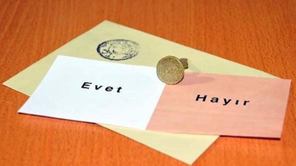 Hem “Evet” hem de “Hayır” bölümüne iki kez mühür basılması da oyu geçersiz kılacak.