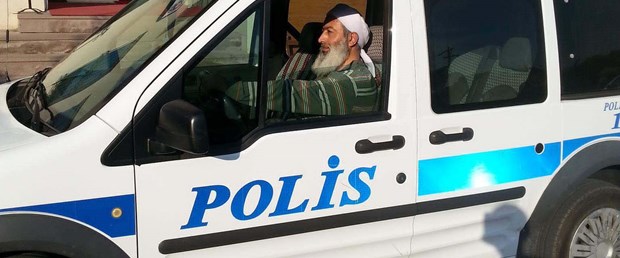 sarikli-polisin-gorevine-son-verildi,AHYD0i60wECwbvAwFo2KrQ.jpg