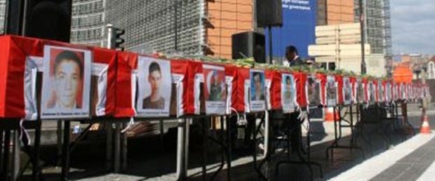 Schuman Meydanı’nda 26 tabut