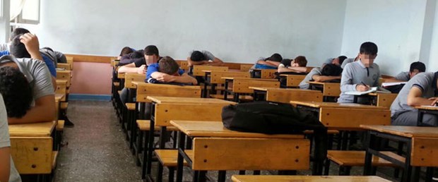 Sınıfı uyuyan öğretmene suç duyurusu