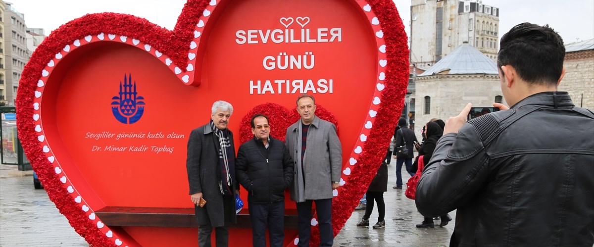 Taksim Meydanı'na "Sevgililer Günü" ile ilgili görsel sonucu