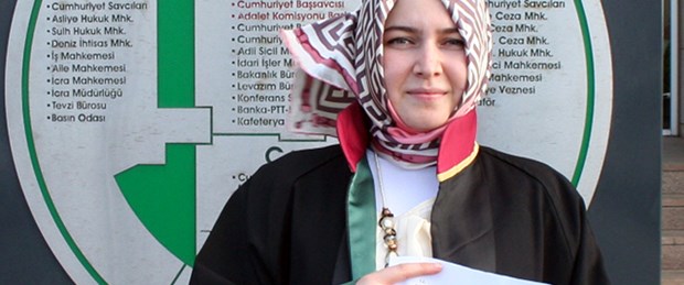 Türbanla duruşmaya girdi