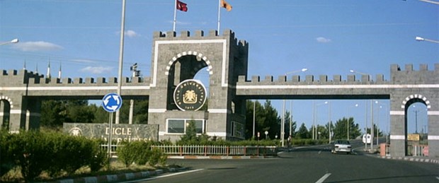 Üç fakülteye bomba attılar