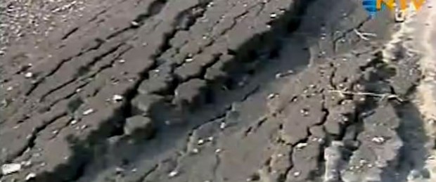 Van Gölü'nün çamuru yüzeye fışkırdı