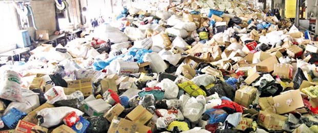 Yardım dolu yüzlerce TIR bekletiliyor