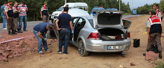 Yol kenarında iki ceset bulundu