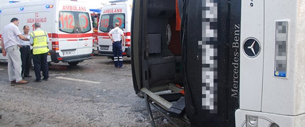 Yolcu otobüsü devrildi: 42 yaralı