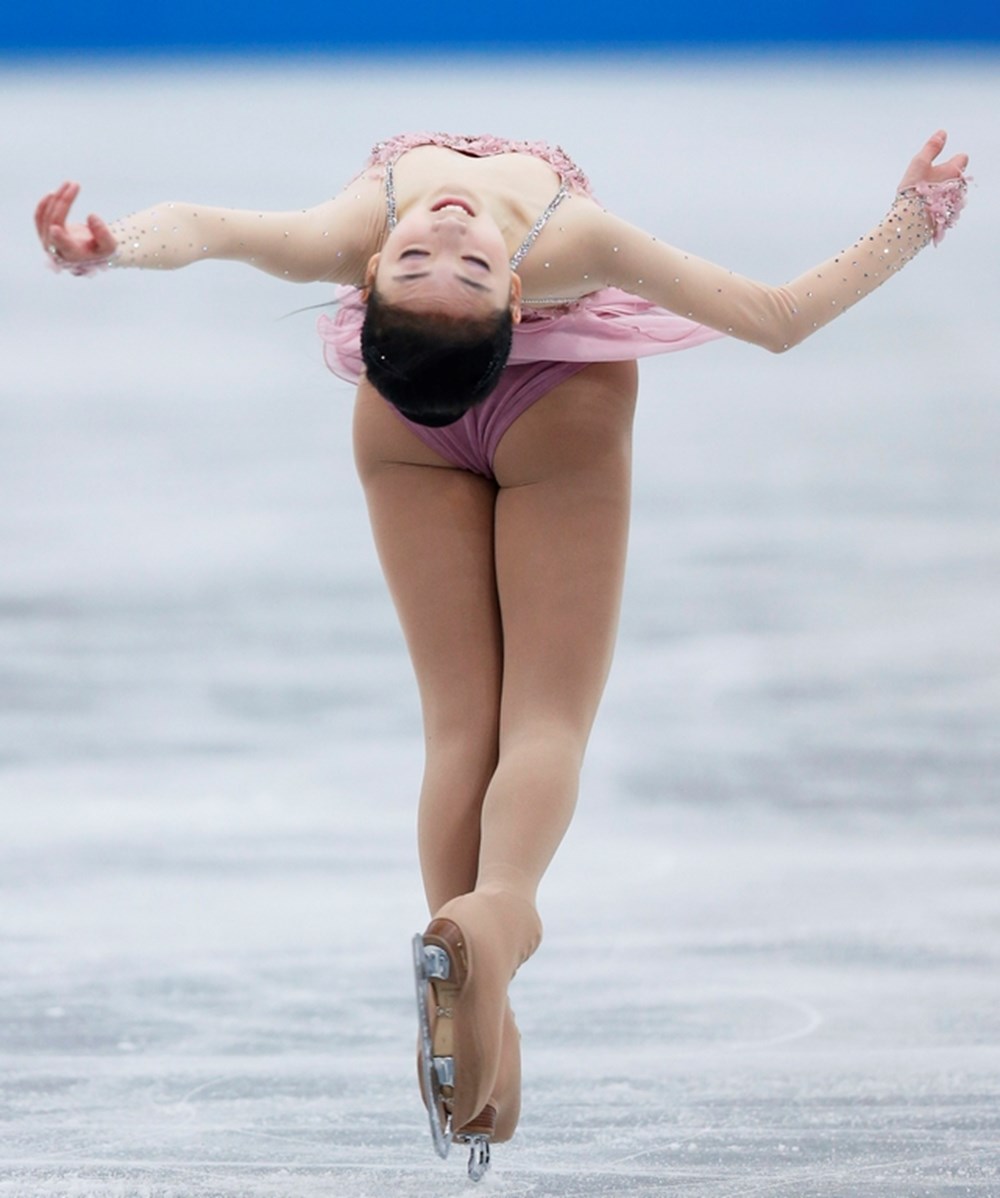 Nude Dutch Girls Ice Skating