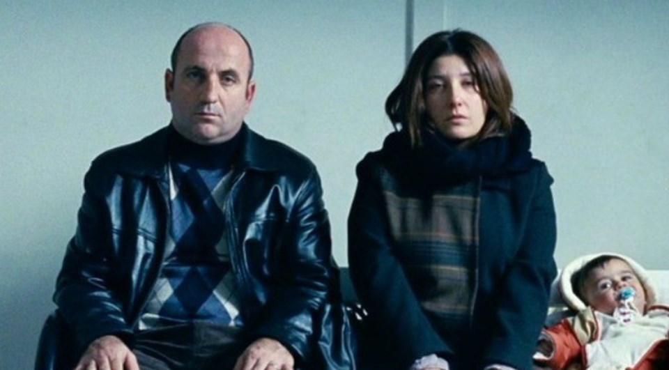 Albüm'ün başrol oyuncusu Murat Kılıç, daha önce Cannes'da Jüri Büyük Ödülü’nü kazanan Bir Zamanlar Anadolu'da Polis İzzet rolünü canlandırdı.