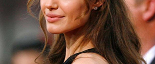 'Angelina Jolie soykırımcıyla el sıkıştı'