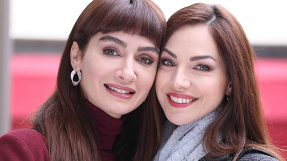 Dizinin Hayat Öğretmeni Birce Akalay ile Aslı Mavitan