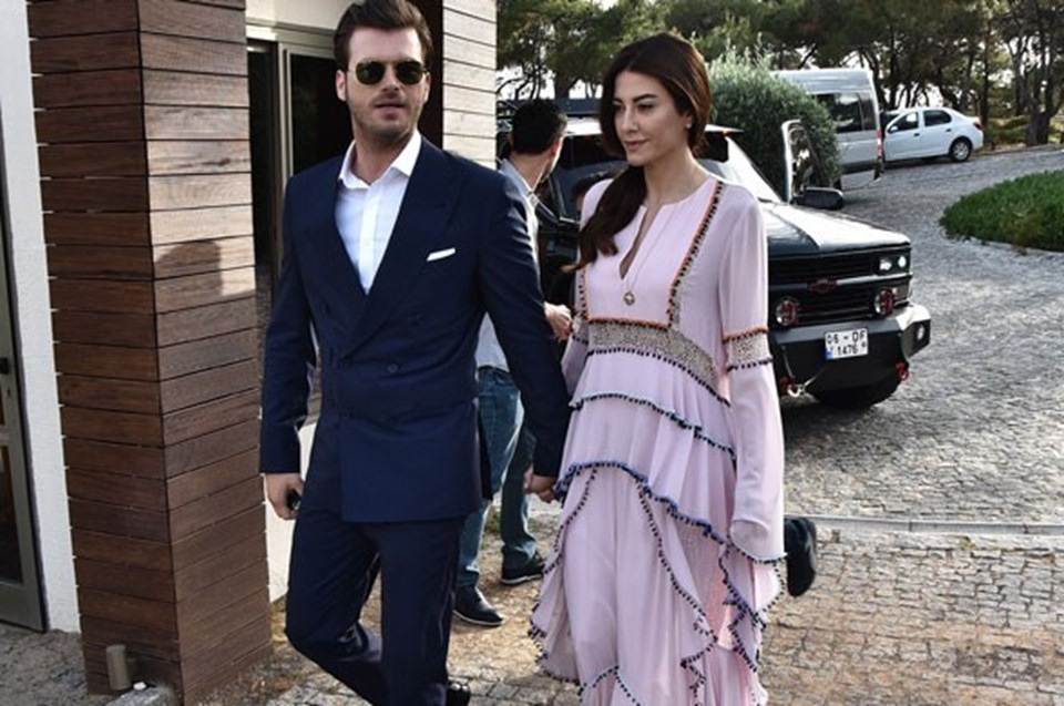 Kıvanç Tatlıtuğ ve Başak Dizer, Kenan İmirzalıoğlu ile Sinem Kobal'ın düğününde.