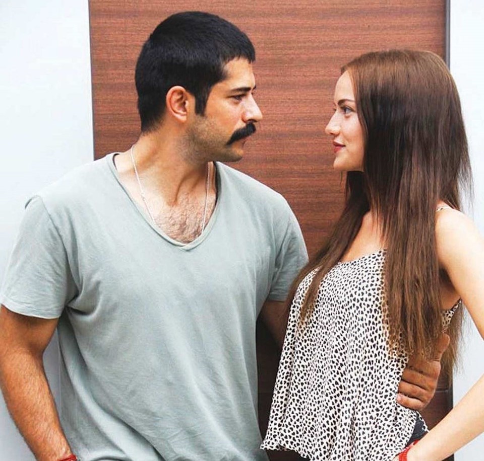 Uzun süredir meslektaşı Fahriye Evcen ile birlikte olan Özçivit, 2017 yazında dünyaevine girecek.