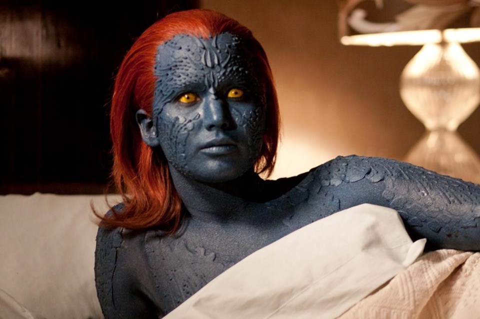 Jennifer Lawrence'ın canlandırdı Mystique karakteri istediği insanın şekline giriyor.