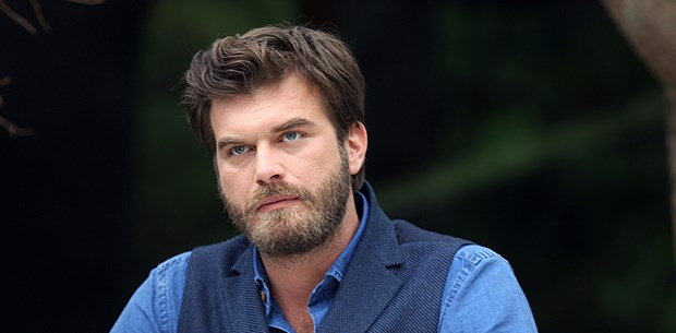 Kıvanç Tatlıtuğ'un partneri Büşra Develi oldu Kıvanç Tatlıtuğ'un partneri Büşra Develi oldu