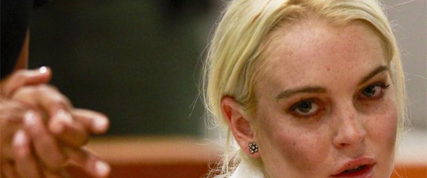 Lindsay Lohan trafik kazası geçirdi