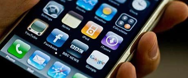 Londra'da taksinin arka koltuğu telefon cenneti
