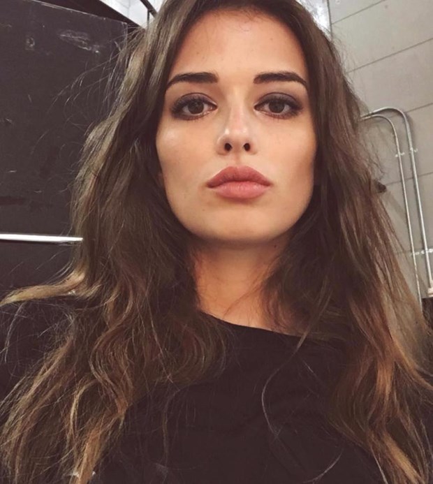 ERKEK ARKADAŞI BEKLEMEDİ