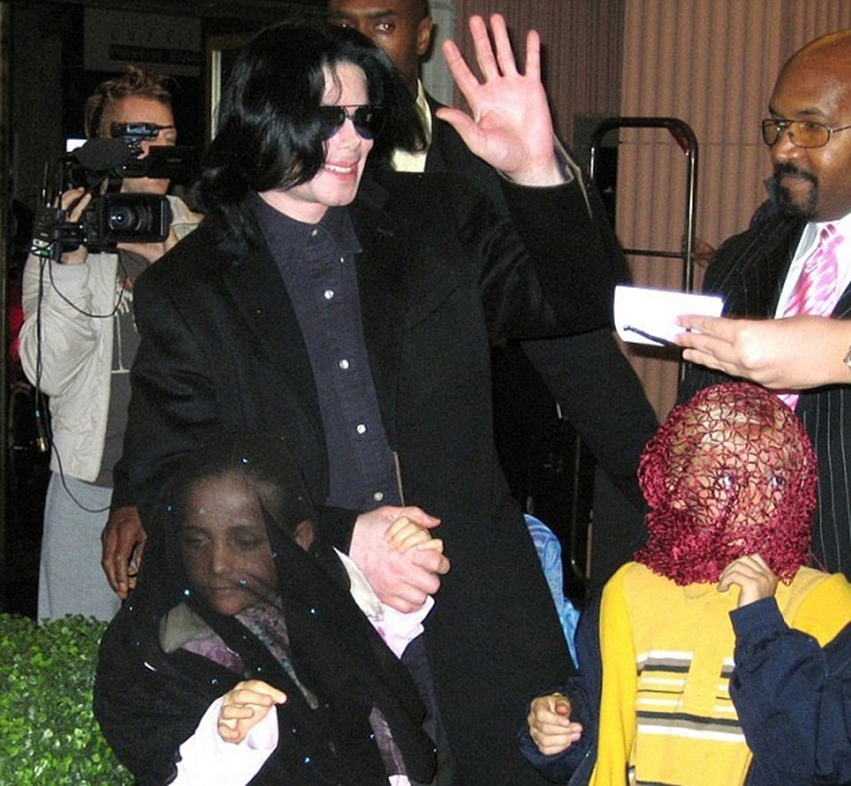 Jackson, bir dönem çocuklarının yüzünün görüntülenmemesi için büyük savaş vermişti.