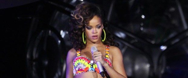 Rihanna hastaneye kaldırıldı