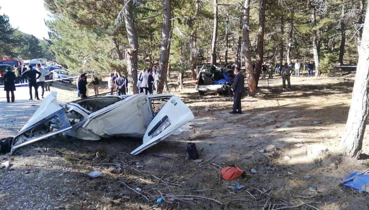 Afyonkarahisar'da 5 öğrencinin hayatını kaybettiği kazada servis şoförü tutuklandı