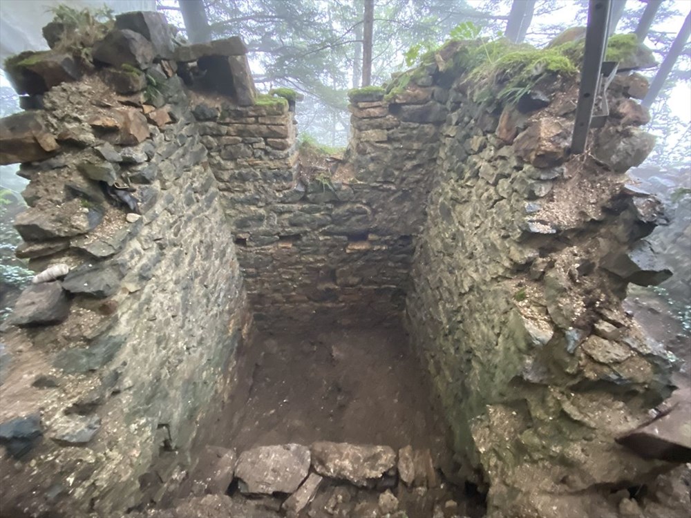 S�mela Manast�r� kayal�klar�ndaki 'sakl� �apeller' ziyarete a��lacak