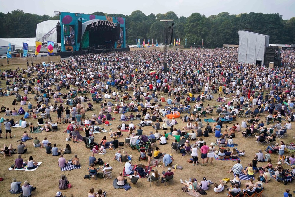 İngiltere'deki salgın deneme etkinliği Latitude Festivali'nde binden fazla Covid-19 vakası çıktı - 11