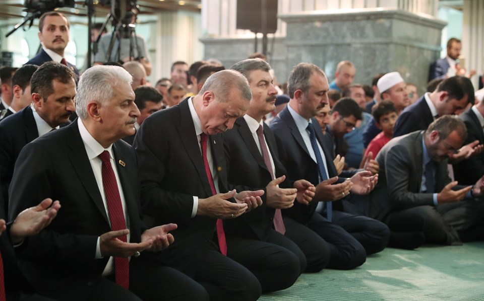 Cumhurbaşkanı Erdoğan, şehitler için Kur'an-ı Kerim okudu - 1