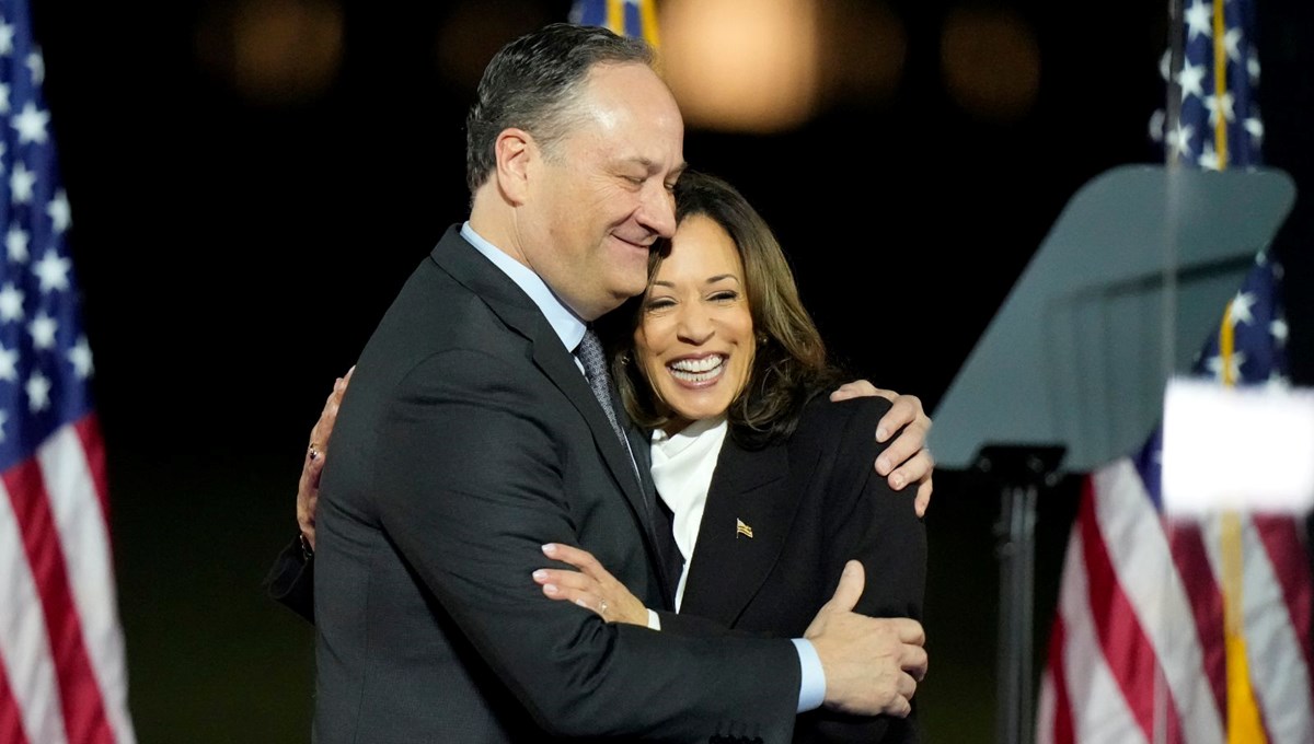 Trump, Harris'in eşini kovdu