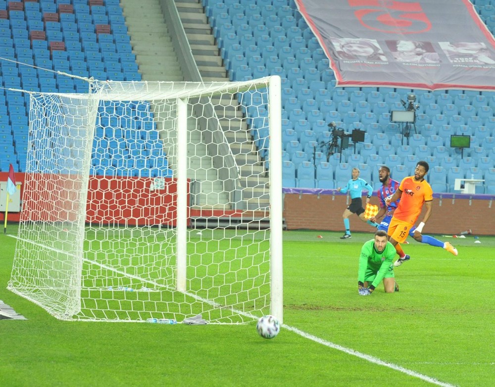 Trabzonspor'u yenen Galatasaray liderliğe yükseldi - 11