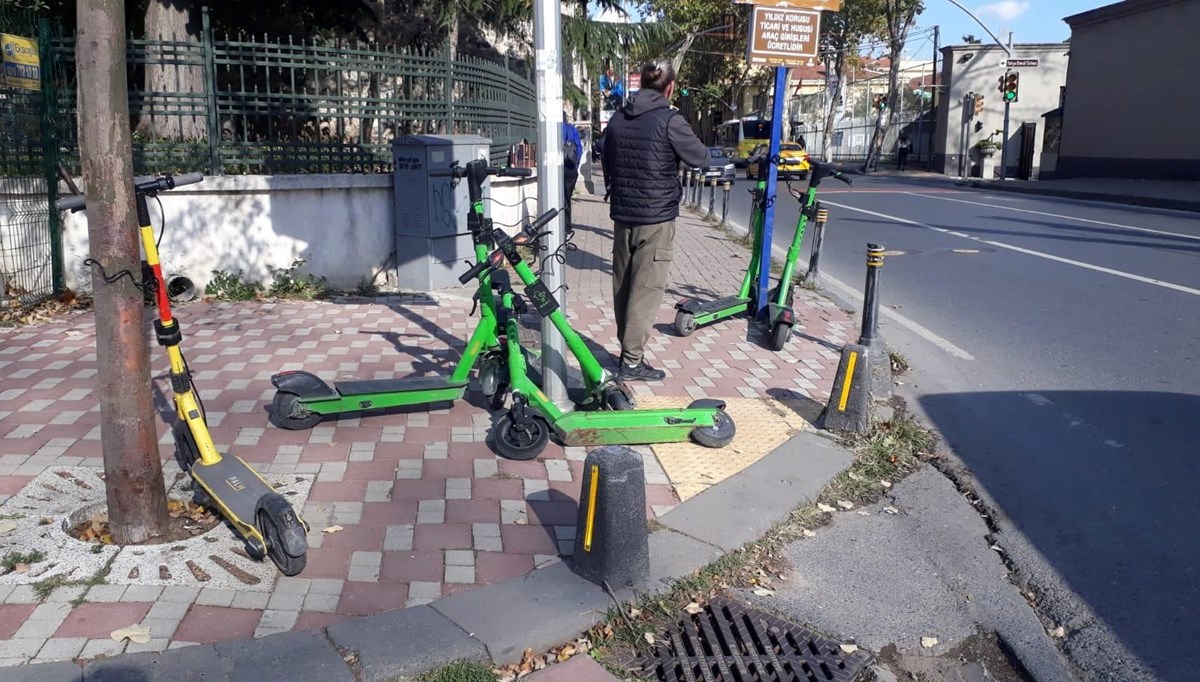 Kadıköy'de kaldırımdaki scooterlar toplanacak