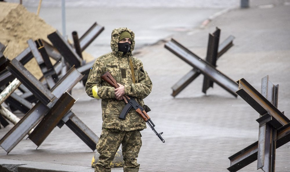 Rusya'nın saldırısı altındaki Kiev'de son durum: Tanklar barikatlarla engellenmeye çalışılıyor - 4
