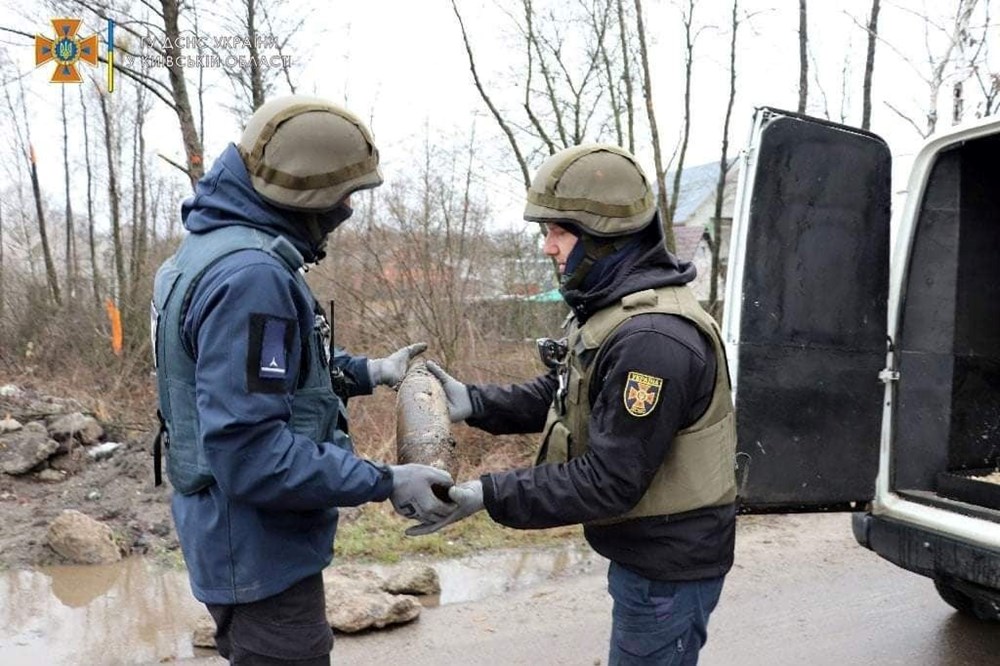 Rus ordusunun çekildiği Ukrayna bölgelerinde patlayıcı mühimmat temizliği - 3