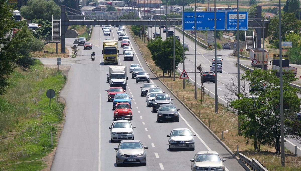 Geri dönüşler başladı: İstanbul girişinde yoğunluk artıyor