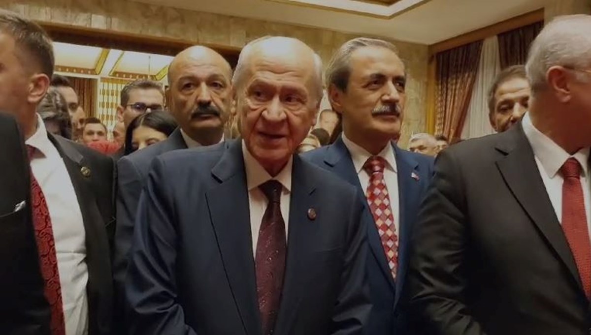 Bahçeli'den emekli maaşı ve 29 Ekim ikramiyesi açıklaması Bahçeli'den emekli maaşı ve 29 Ekim ikramiyesi açıklaması