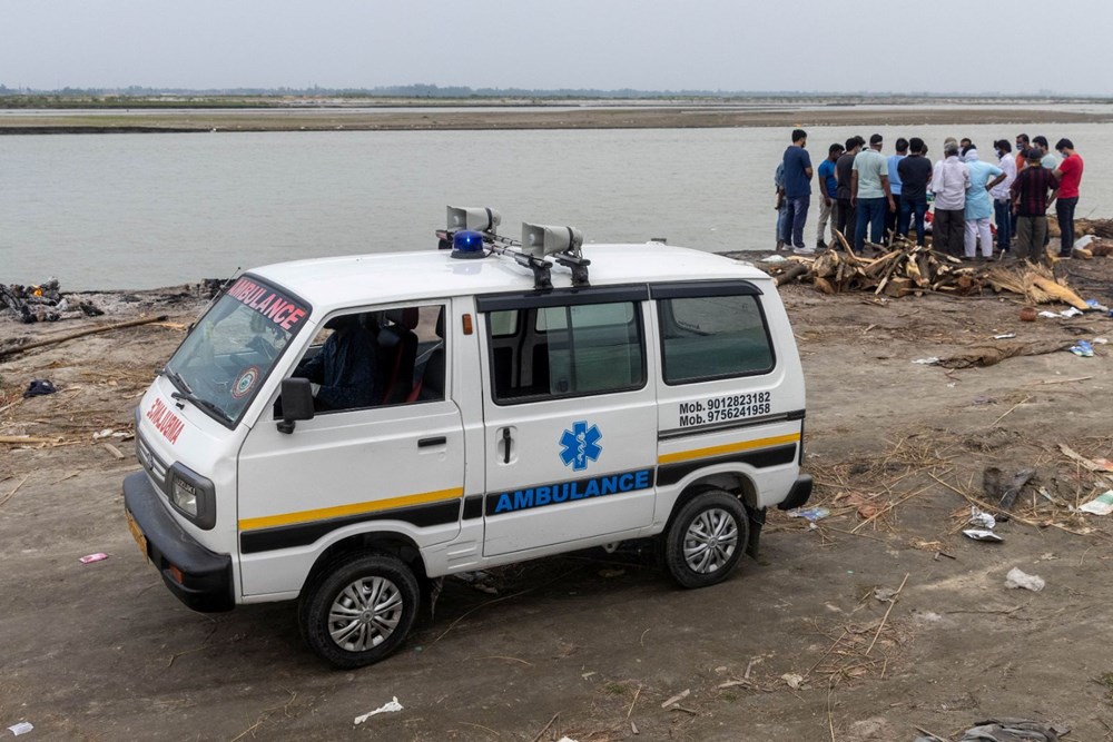Hindistan’da Covid-19’dan öldüğü şüphenilen 71 kişinin cansız bedeni Ganj Nehri kıyılarına vurdu - 4
