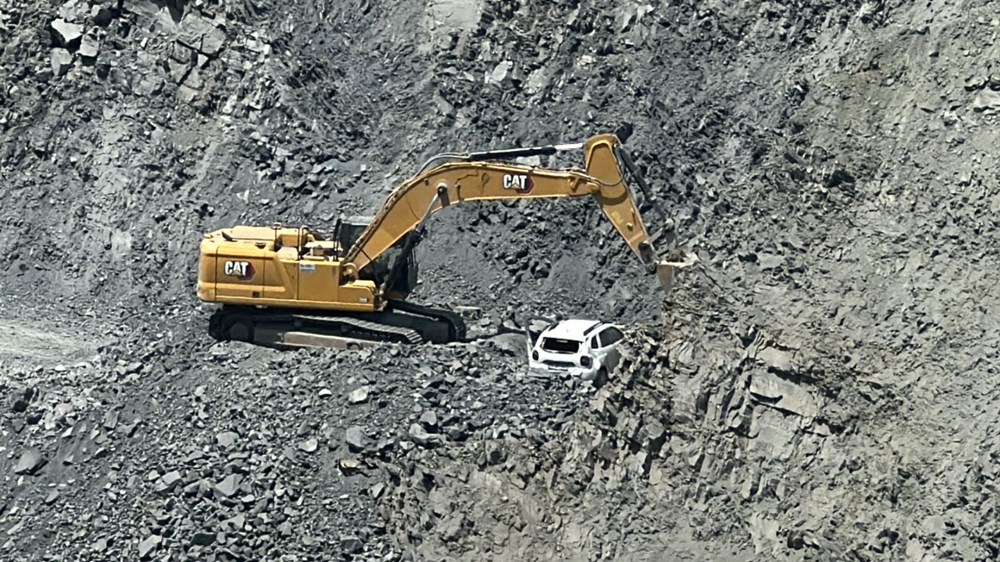 İstanbul'da akılalmaz kaza: Sonu olmayan yolda şarampole uçtular - 2