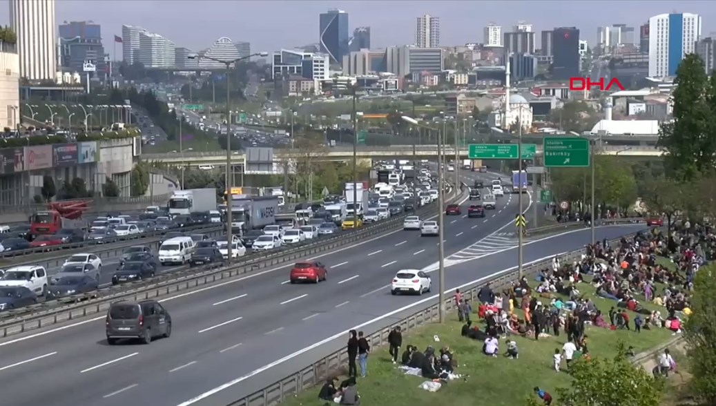 Deprem sonrası trafik yoğunluğu
